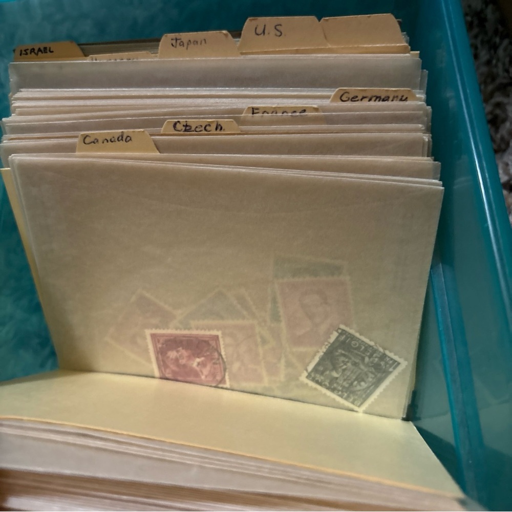 Assorted Vintage Postage Stamp Collection for Collectors: Worldwide - Picture 8 of 10